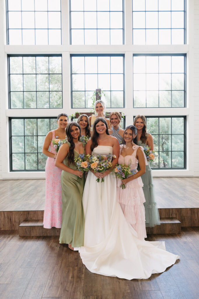 bridesmaids, wedding party portraits, mismatched bridesmaid dresses, ultimate wedding planning timeline